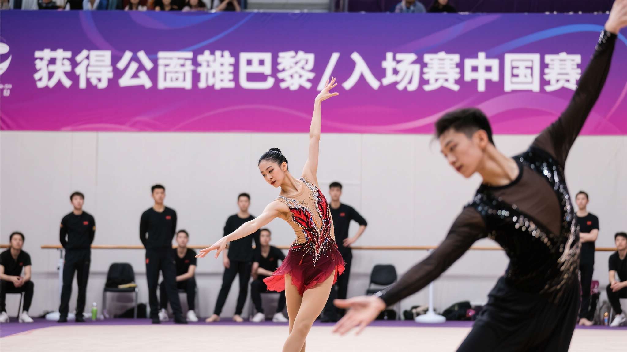 奥运赛场上的中国骄傲 为了获得通往巴黎的入场券,中国团队正在从技术难度、编排创意乃至心理抗压能力进行全